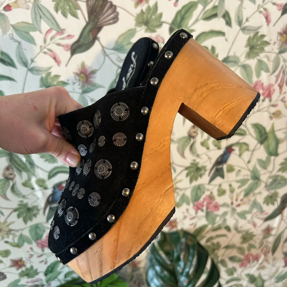 NWT FRee🔥People Black/Tan Studded Clogs SIZE 7.5 - Picture 2 of 6